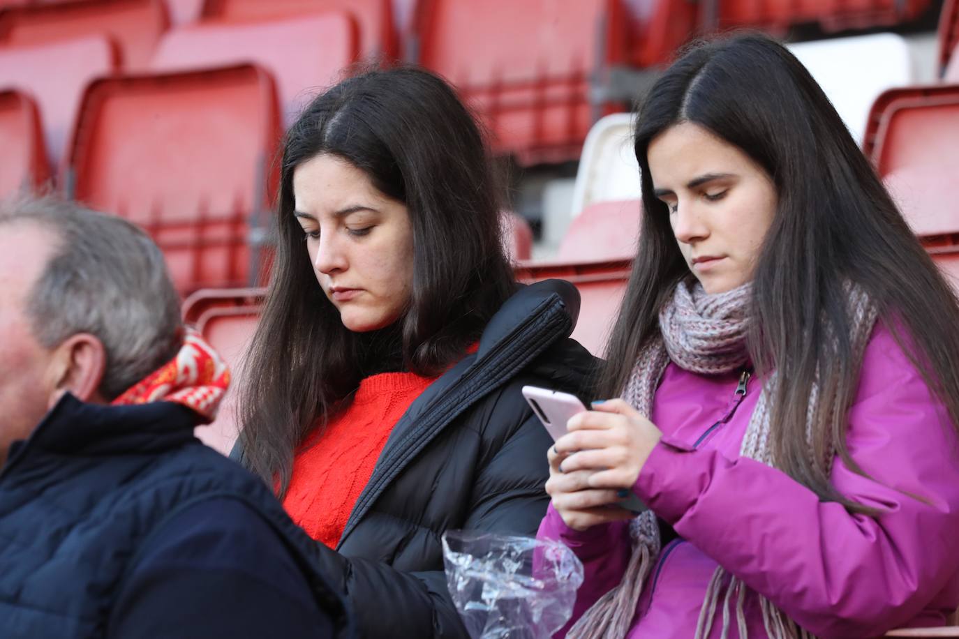 Fotos: ¿Estuviste en el Sporting - Huesca? ¡Búscate en El Molinón!