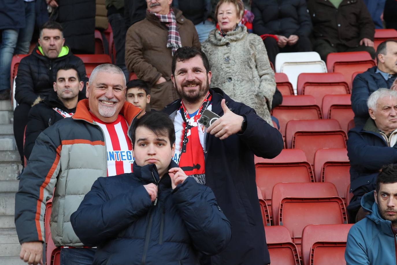 Fotos: ¿Estuviste en el Sporting - Huesca? ¡Búscate en El Molinón!