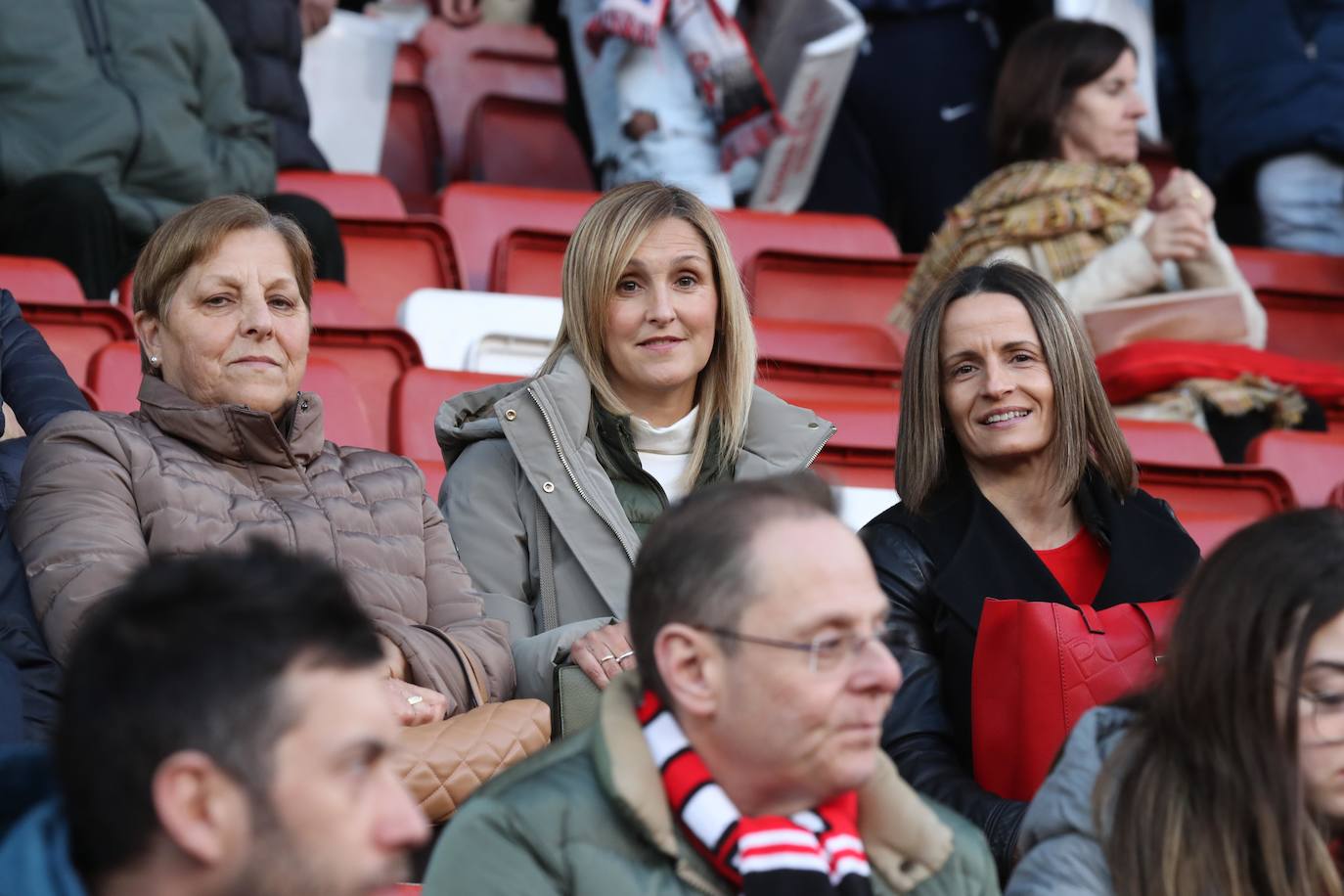 Fotos: ¿Estuviste en el Sporting - Huesca? ¡Búscate en El Molinón!