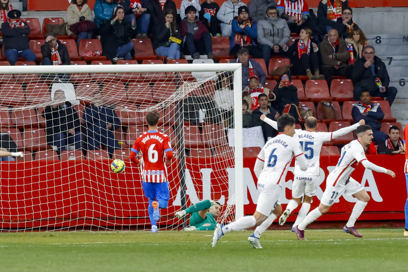 Fotos: Las mejores imágenes del Sporting 1-1 Huesca