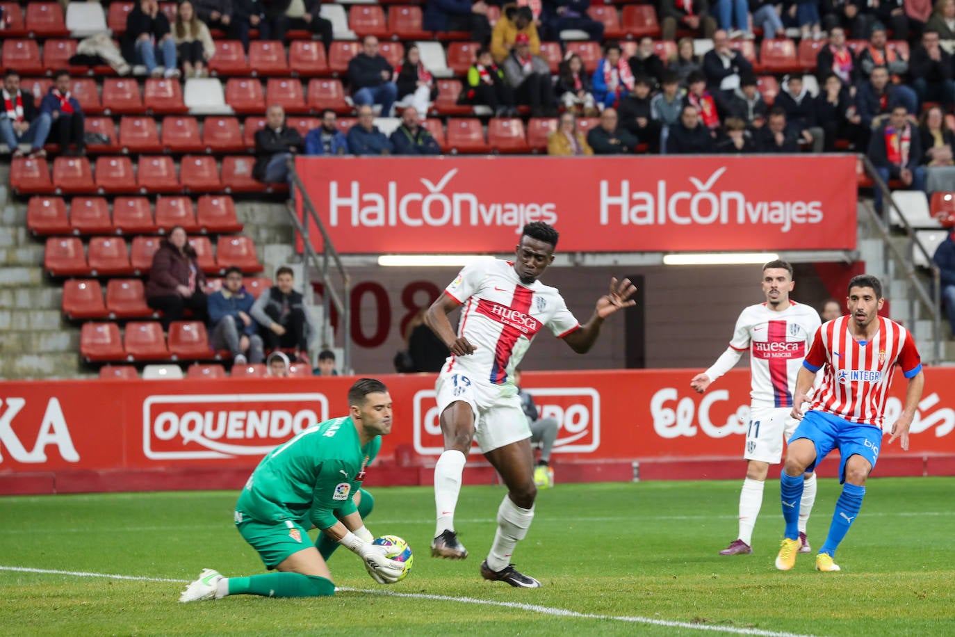 Fotos: Las mejores imágenes del Sporting 1-1 Huesca