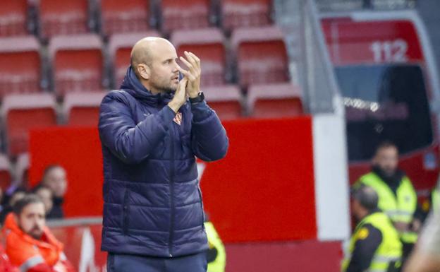 El entrenador, Miguel Ángel Ramírez, durante el partido de este domingo ante el Huesca.