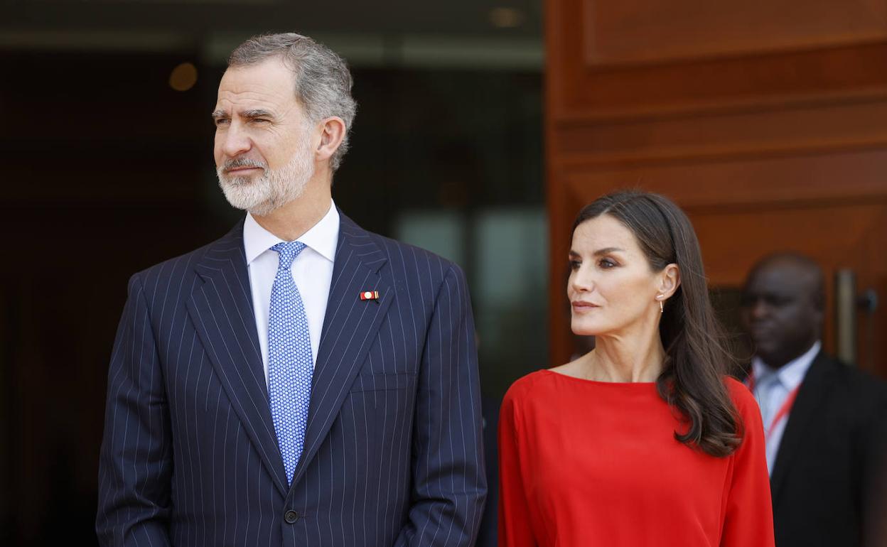 Los Reyes, don Felipe y doña Letizia, la semana pasada durante su visita a Angola. 
