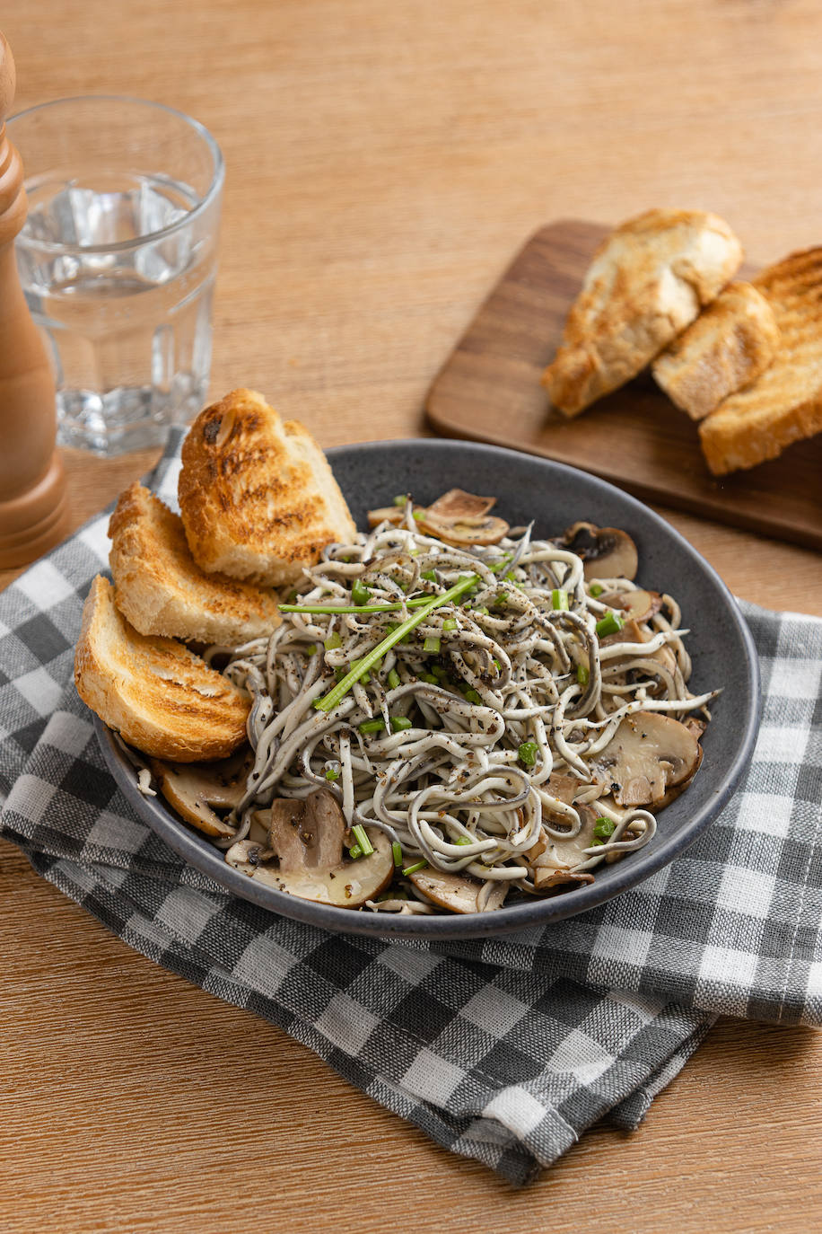 Gula con portobello a la mantequilla