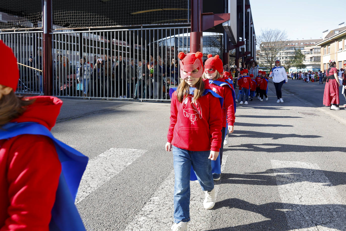 Fotos: El carnaval más colorido en los colegios asturianos