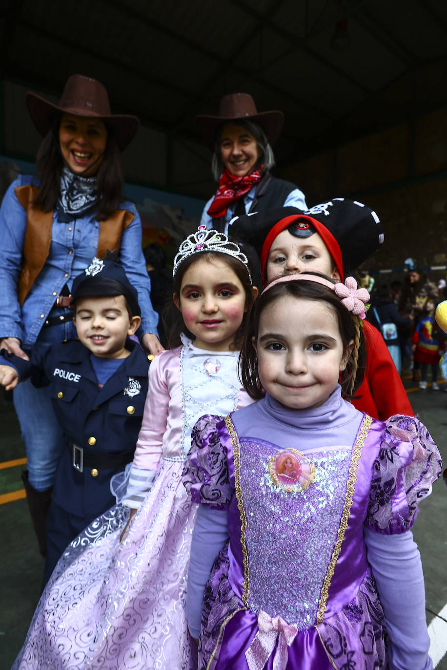 Fotos: El carnaval más colorido en los colegios asturianos