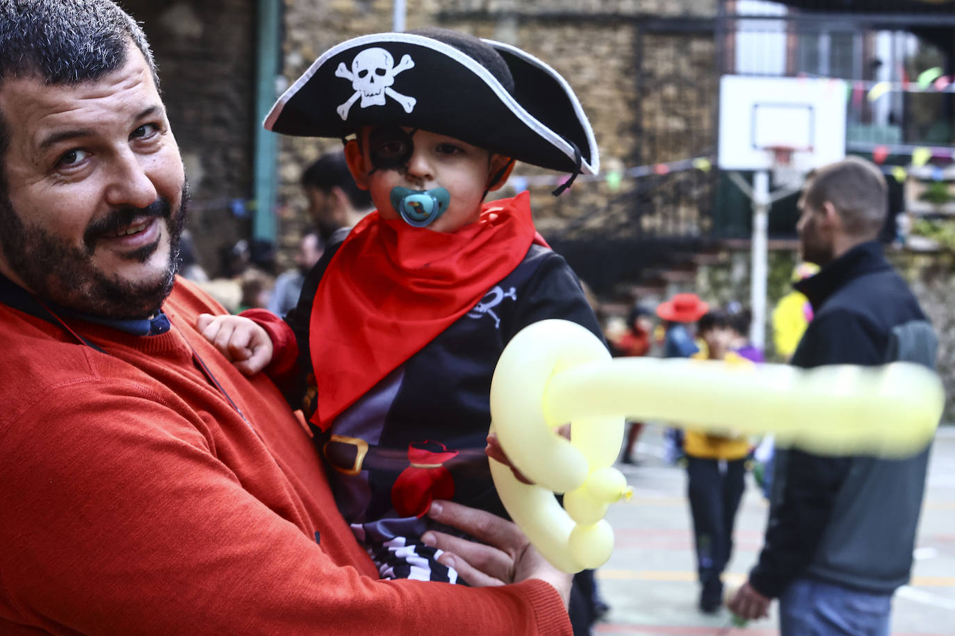 Fotos: El carnaval más colorido en los colegios asturianos