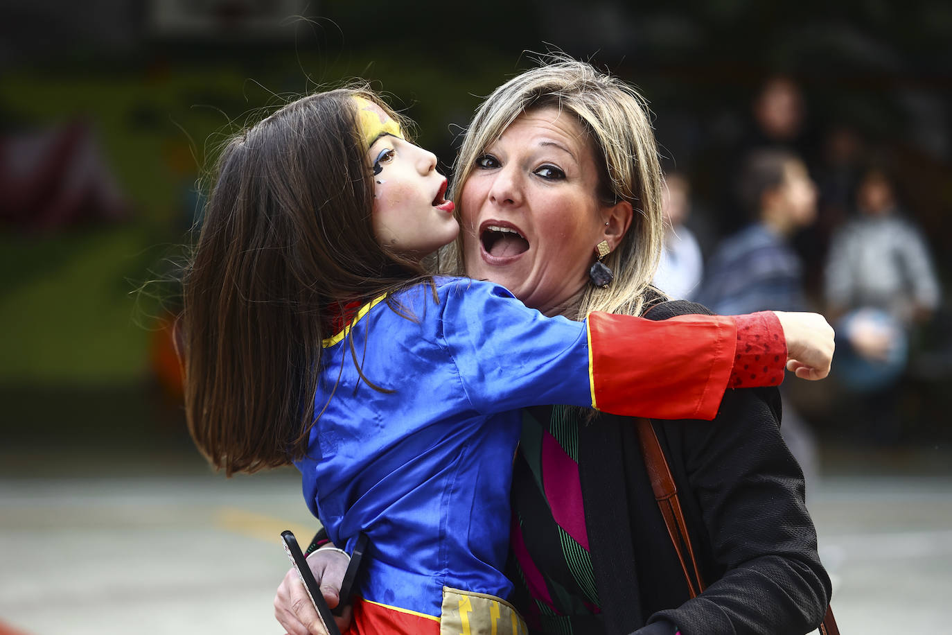 Fotos: El carnaval más colorido en los colegios asturianos