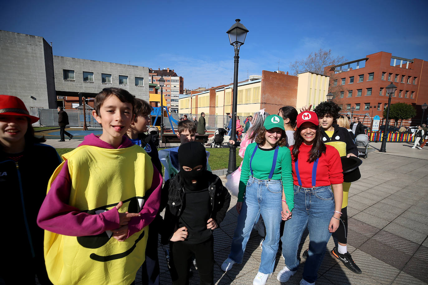 Fotos: El carnaval más colorido en los colegios asturianos