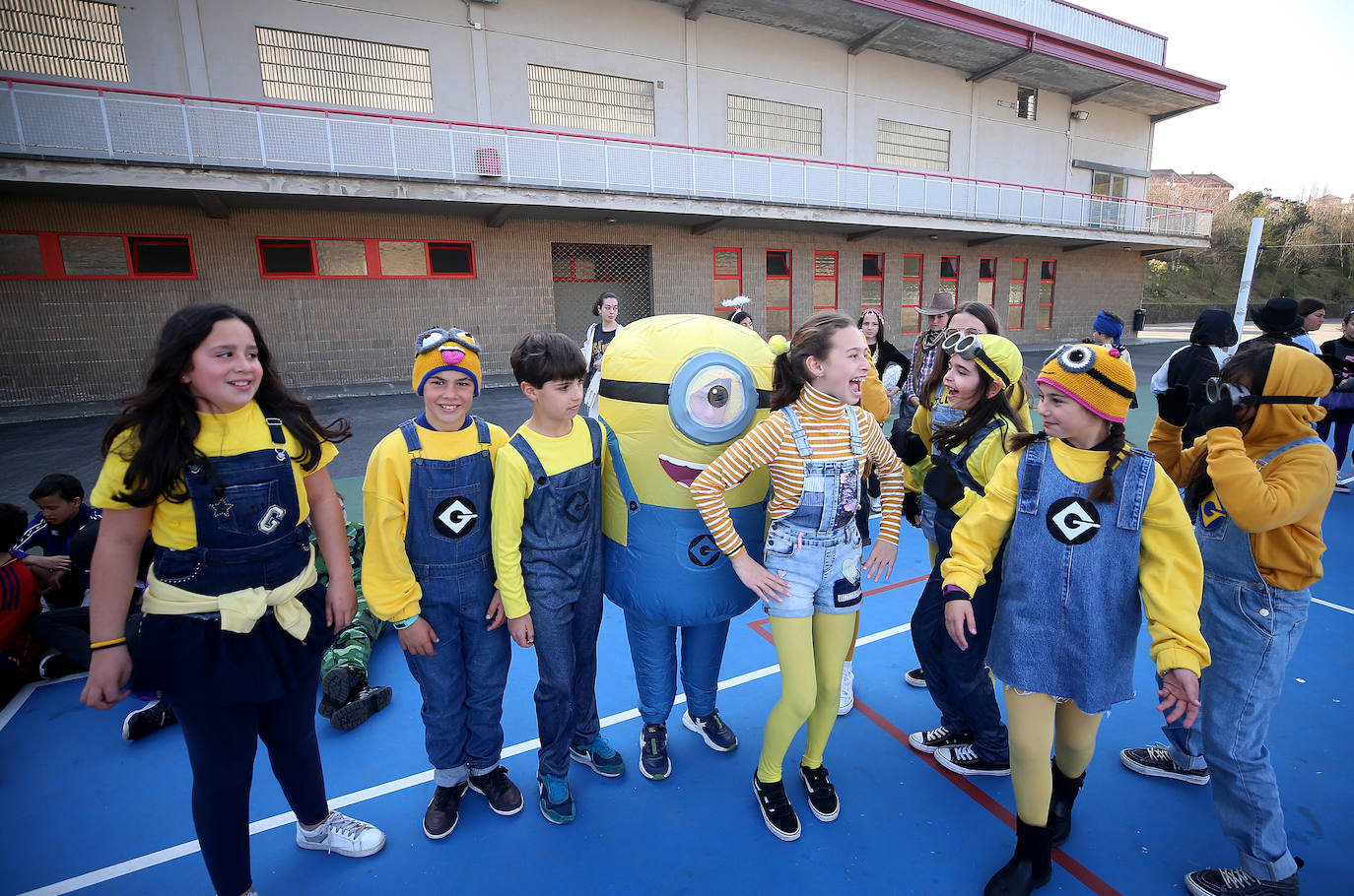 Fotos: El carnaval más colorido en los colegios asturianos