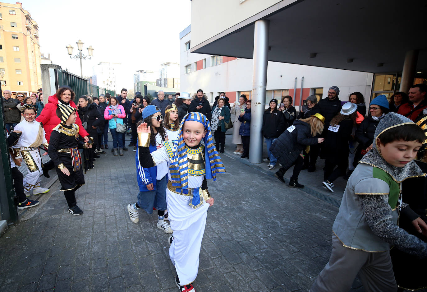 Fotos: El carnaval más colorido en los colegios asturianos