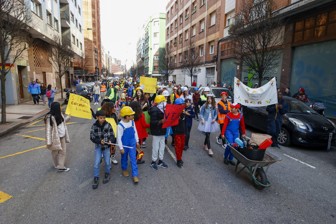 Fotos: El carnaval más colorido en los colegios asturianos