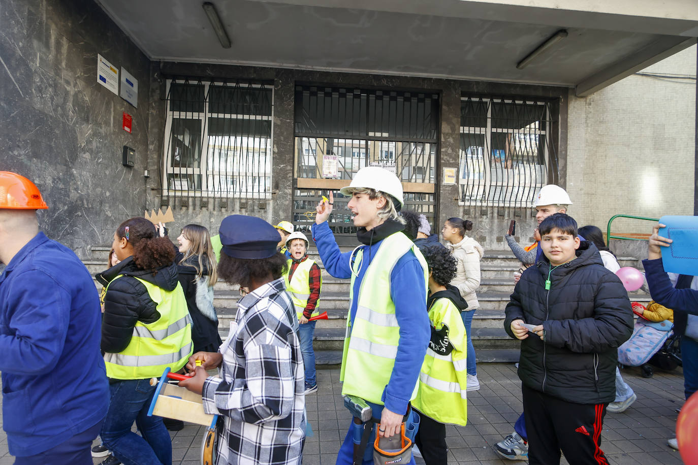 Fotos: El carnaval más colorido en los colegios asturianos