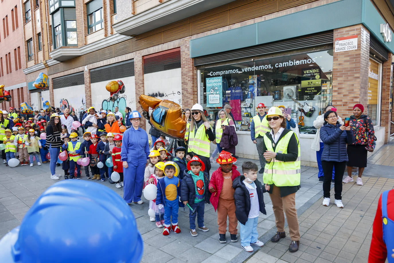 Fotos: El carnaval más colorido en los colegios asturianos