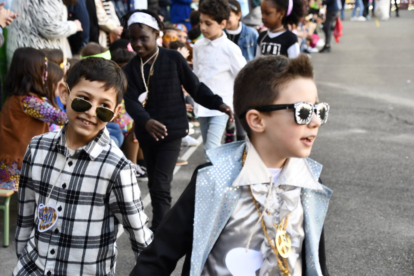 Fotos: El carnaval más colorido en los colegios asturianos