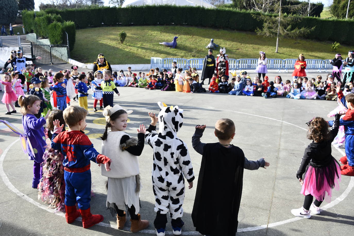 Fotos: El carnaval más colorido en los colegios asturianos