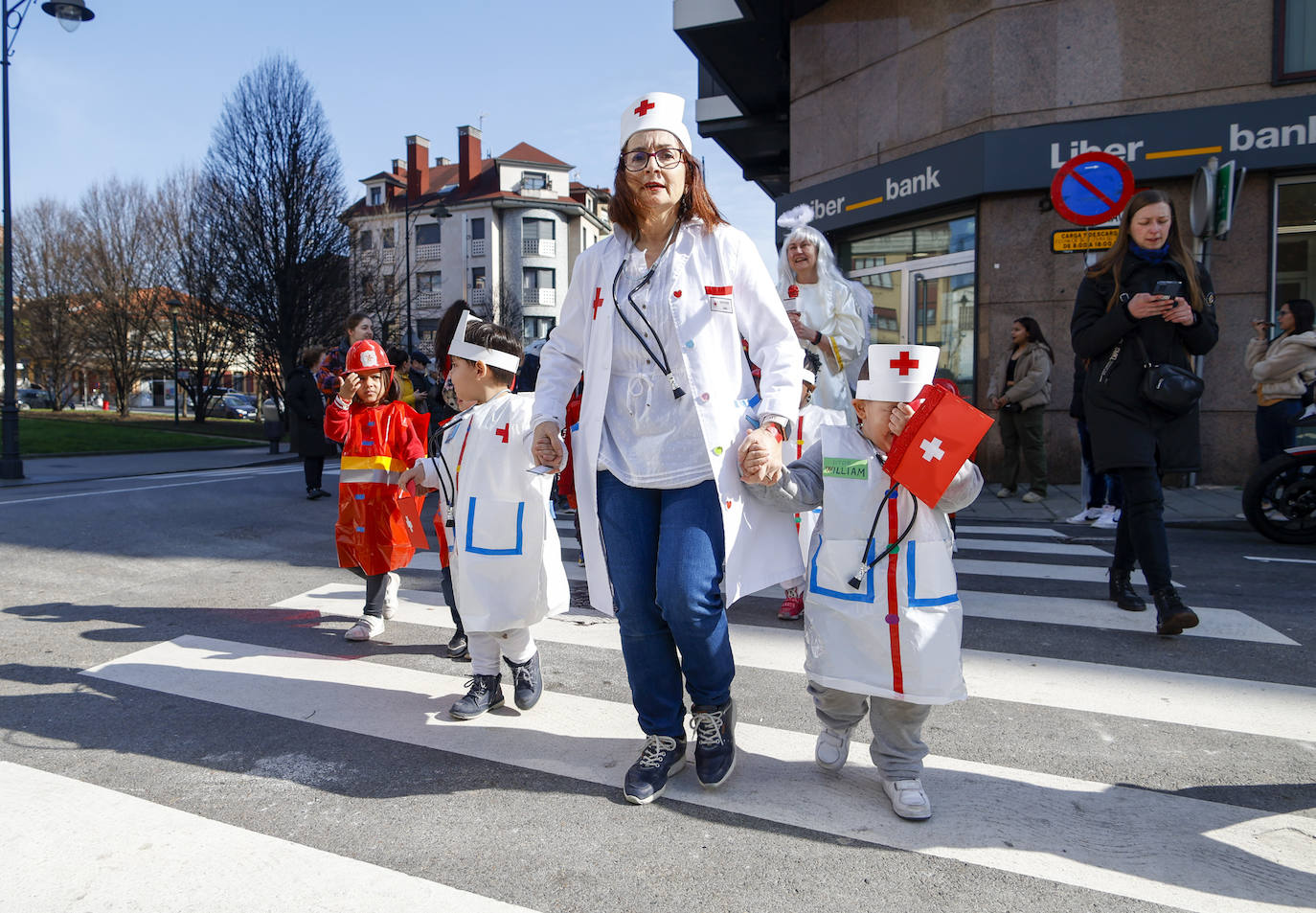 Fotos: El carnaval más colorido en los colegios asturianos