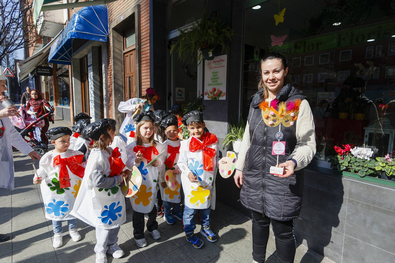 Fotos: El carnaval más colorido en los colegios asturianos