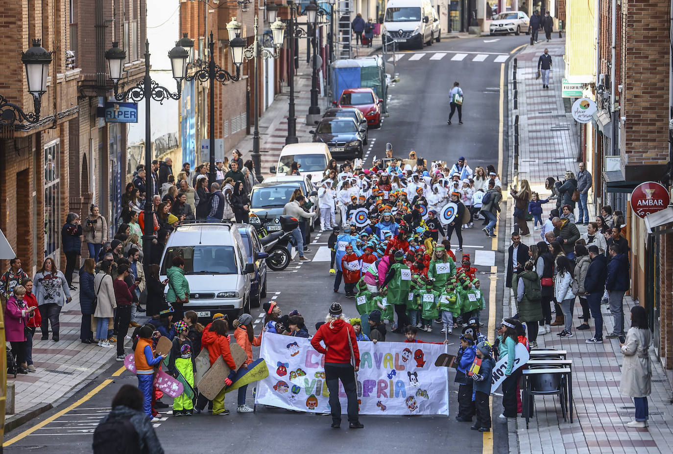 Fotos: El carnaval más colorido en los colegios asturianos