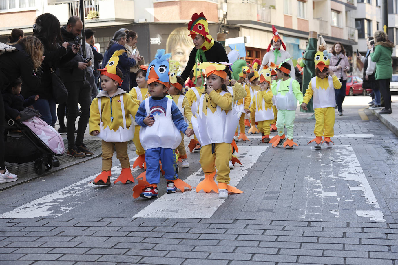 Fotos: El carnaval más colorido en los colegios asturianos