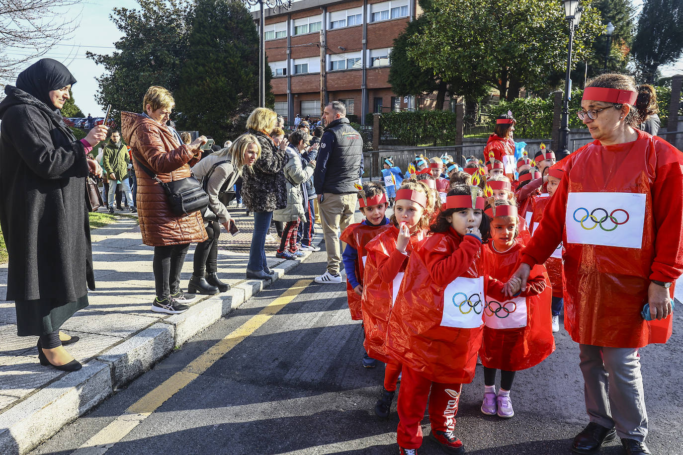 Fotos: El carnaval más colorido en los colegios asturianos