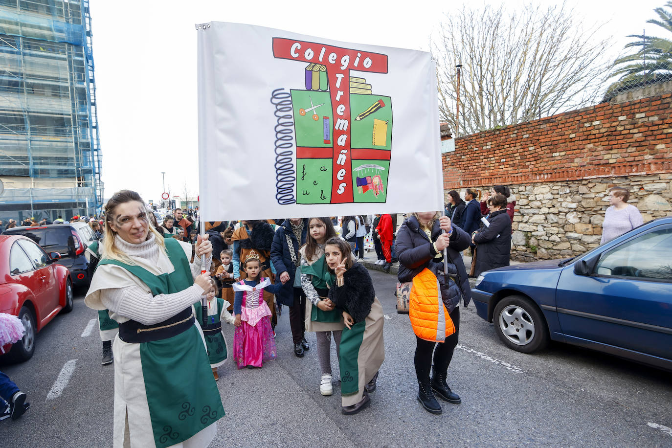 Fotos: Arte, superhéroes y reivindicación en el Antroxu de la zona oeste de Gijón