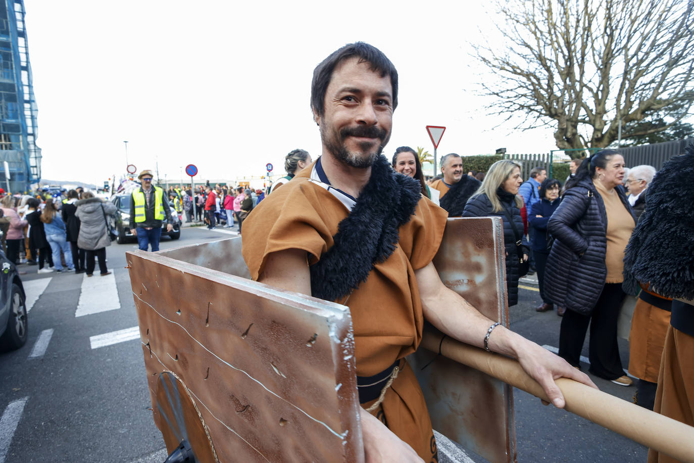 Fotos: Arte, superhéroes y reivindicación en el Antroxu de la zona oeste de Gijón