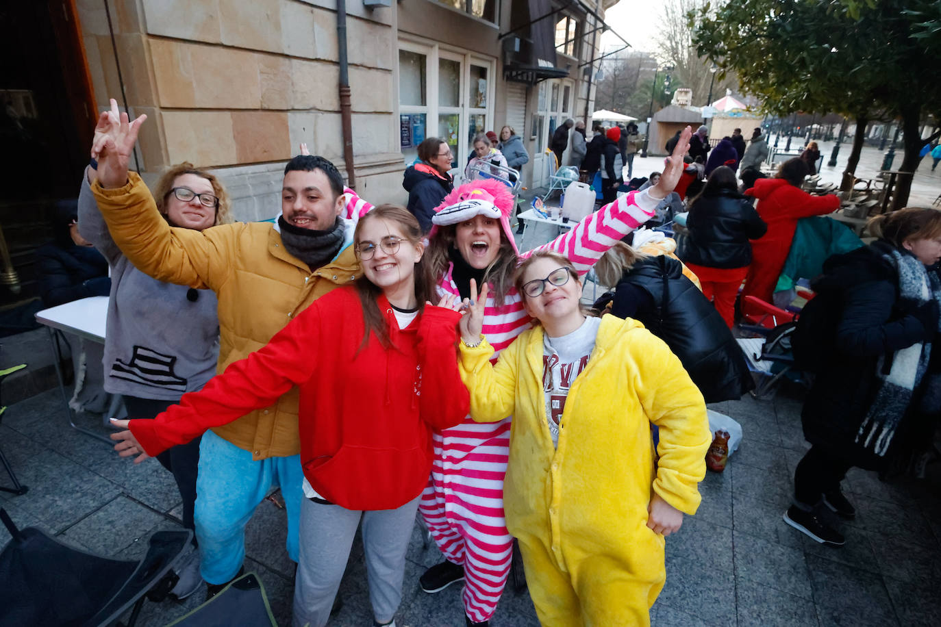 Fotos: Largas colas en el Jovellanos para disfrutar de las charangas