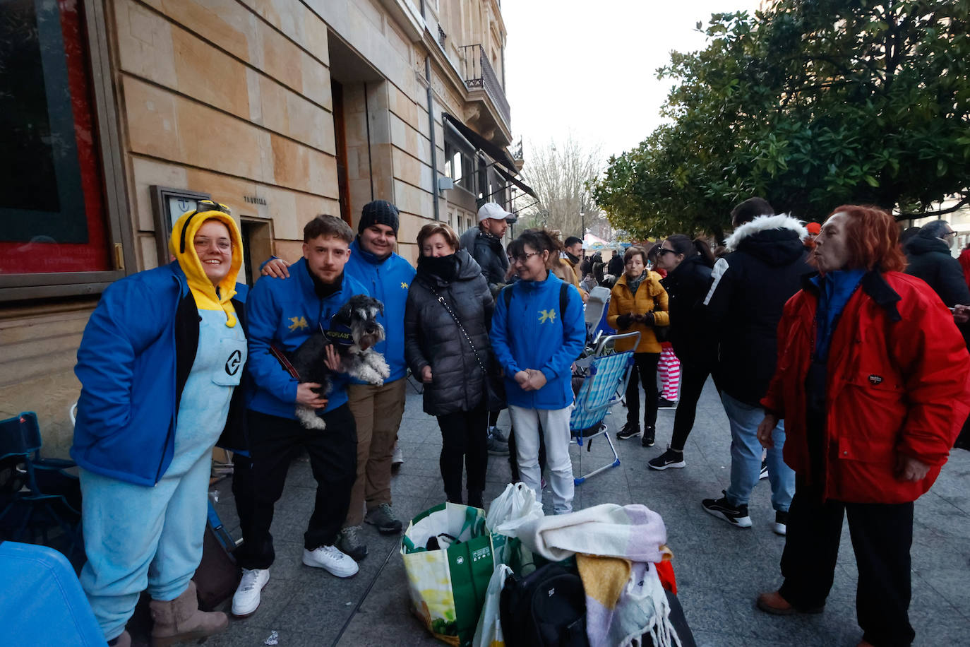 Fotos: Largas colas en el Jovellanos para disfrutar de las charangas