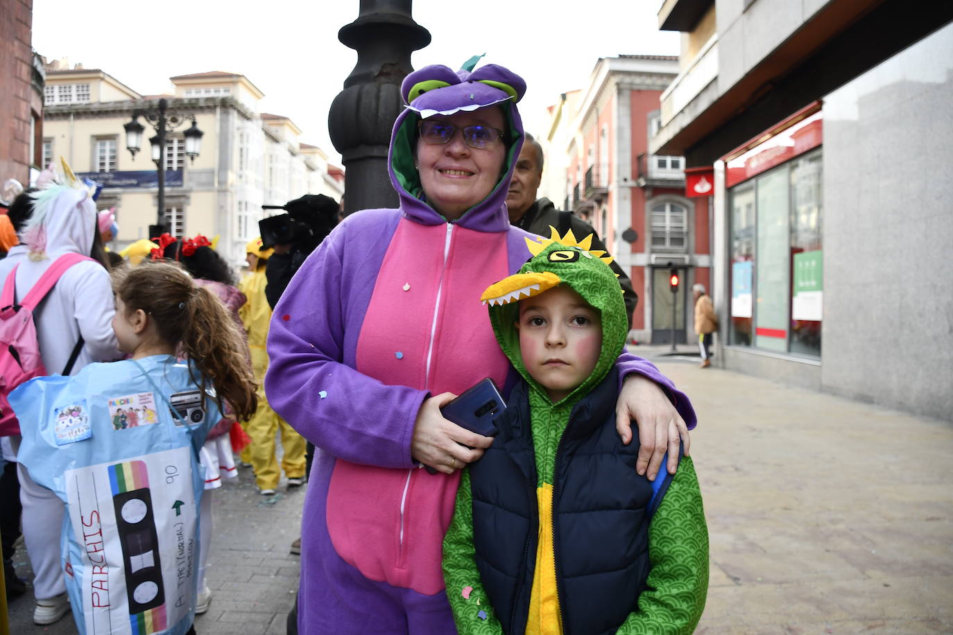 Fotos: Los escolinos devuelven a Avilés a los años noventa