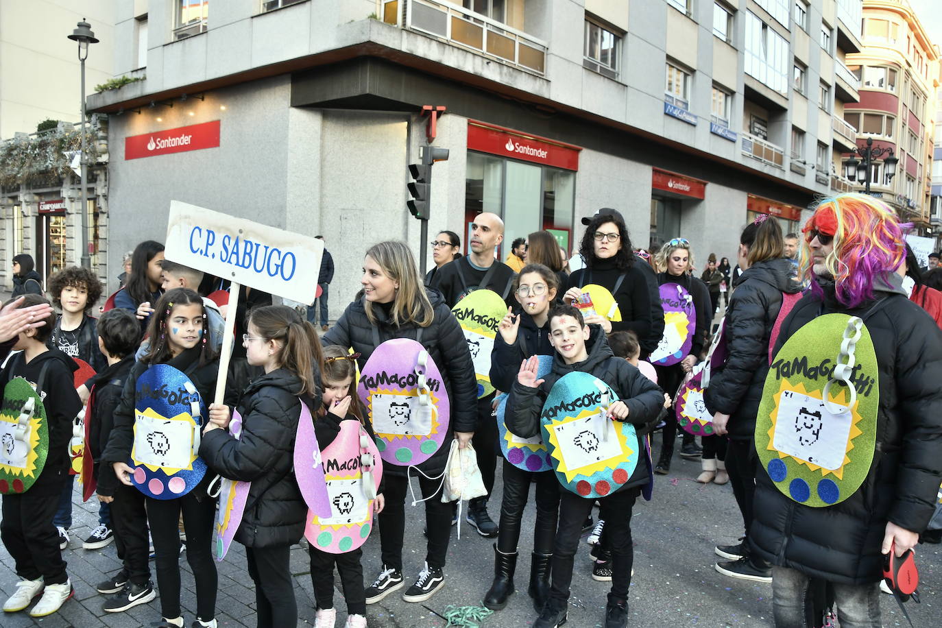 Fotos: Los escolinos devuelven a Avilés a los años noventa