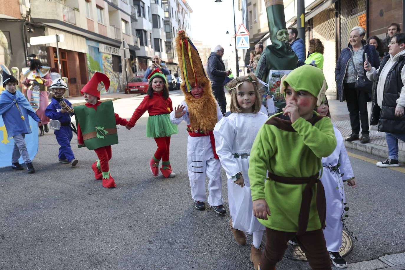 Fotos: La Pola se llena por les Comadres