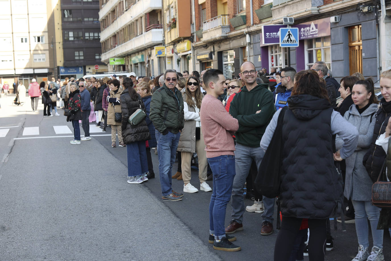 Fotos: La Pola se llena por les Comadres