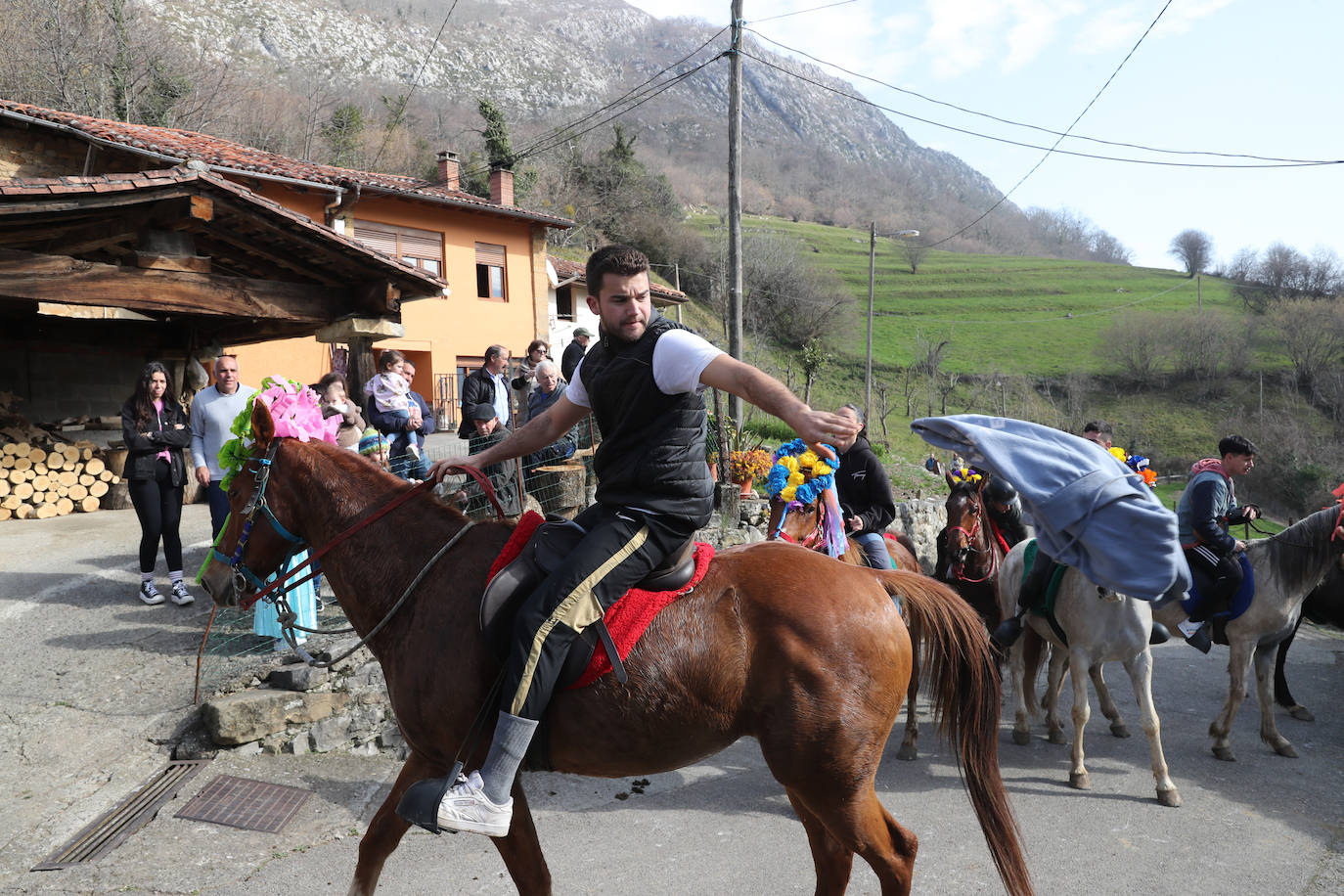 Fotos: Nuria Cueto, primera aguinaldera de Cazo