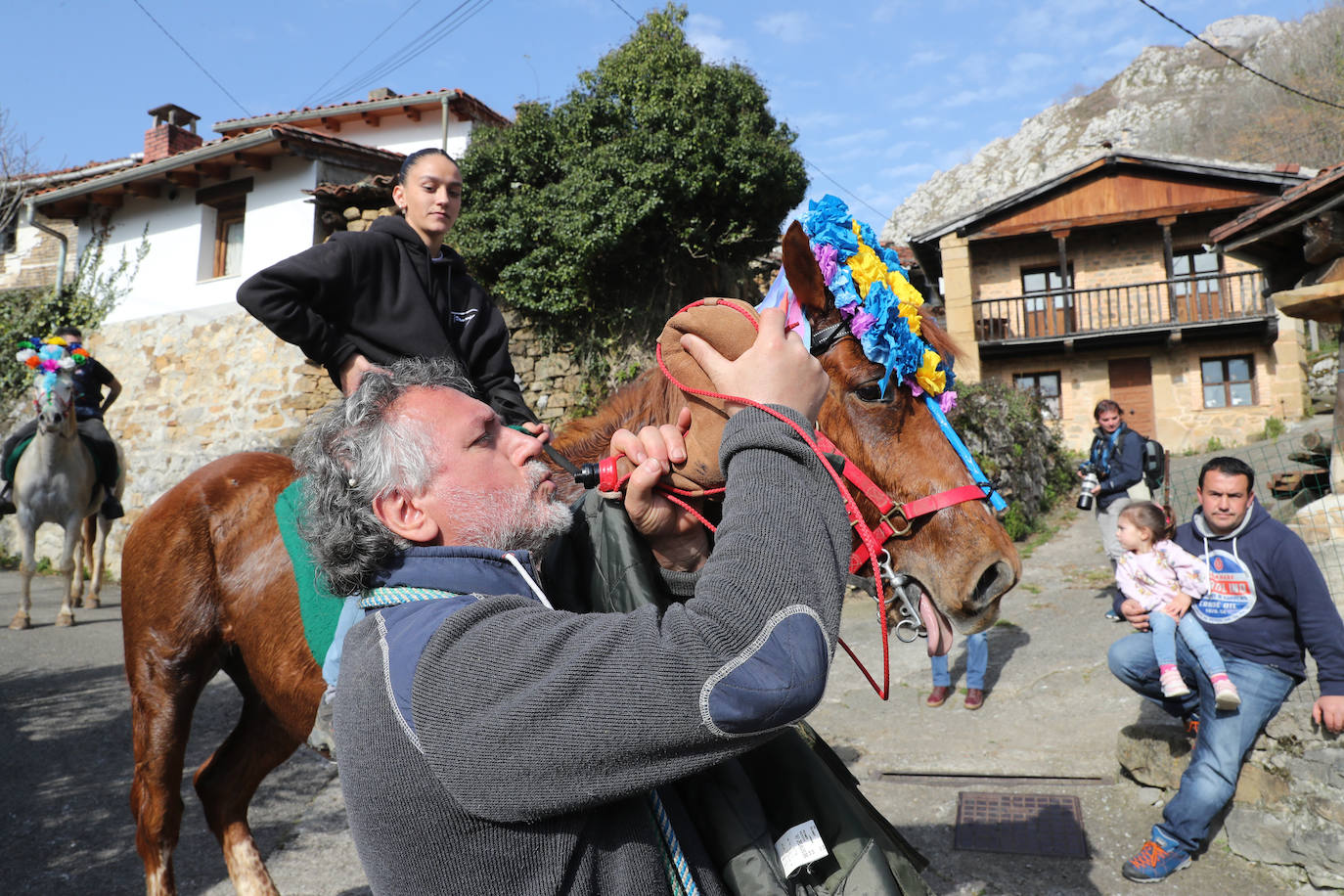Fotos: Nuria Cueto, primera aguinaldera de Cazo