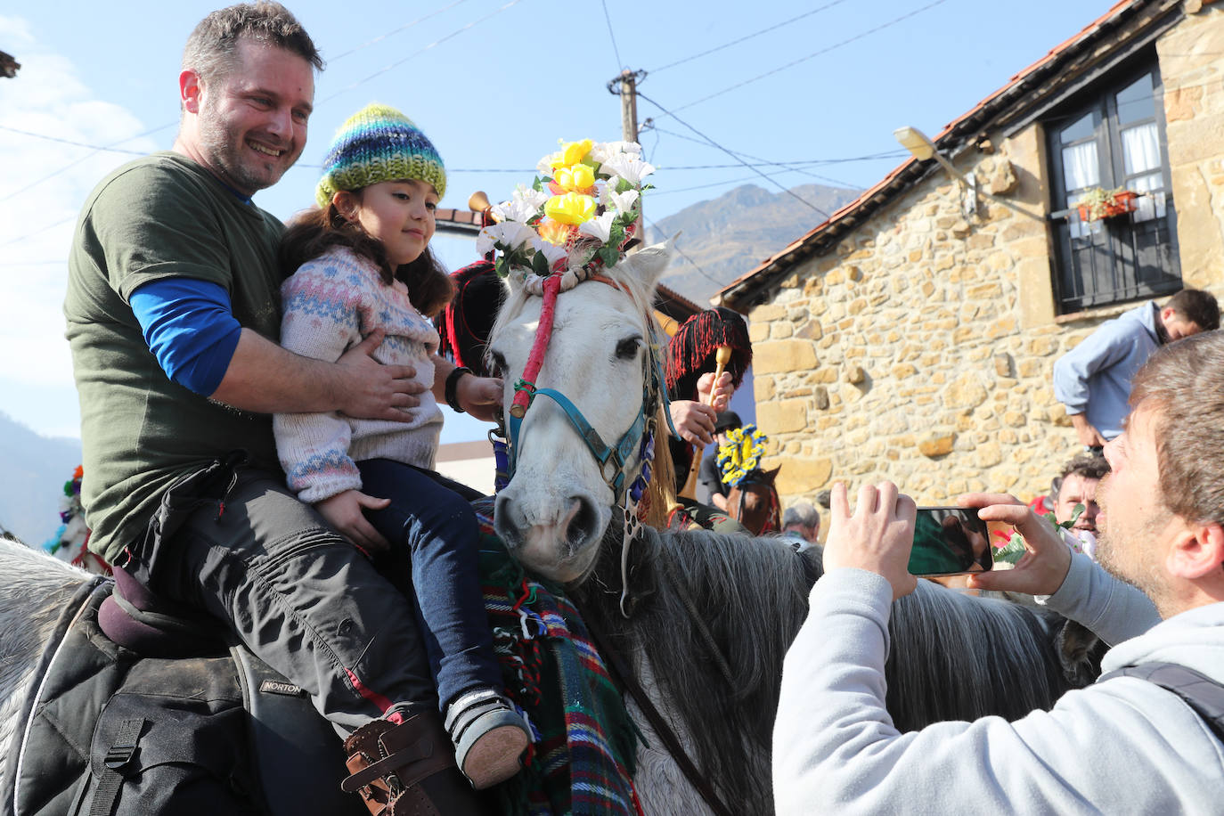 Fotos: Nuria Cueto, primera aguinaldera de Cazo