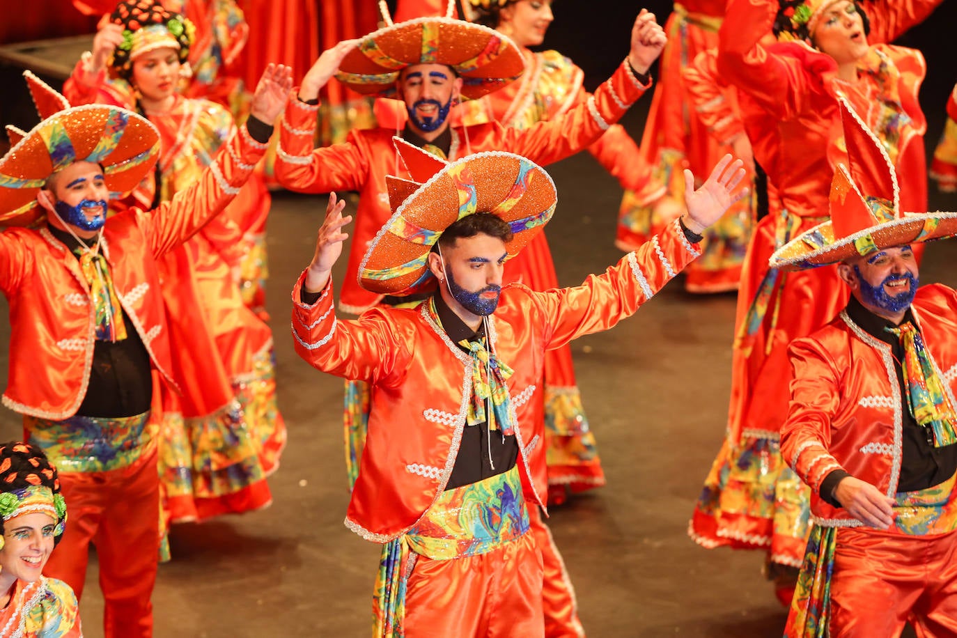 Fotos: Dragones, mexicanos y reivindicación en el concurso de charangas de Gijón