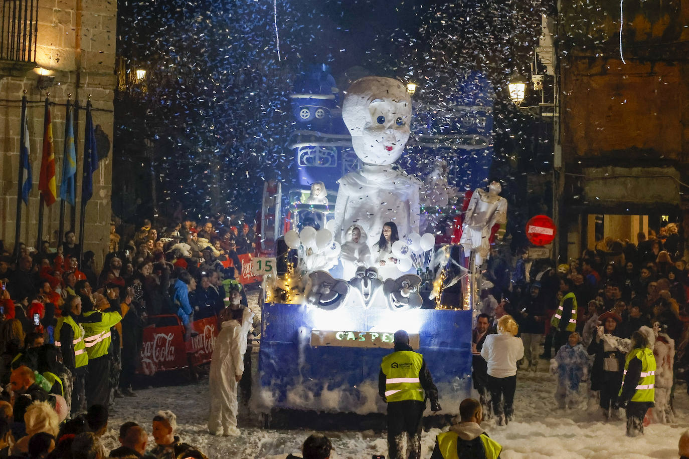 Fotos: El Descenso de Galiana convierte a Avilés en un río de espuma