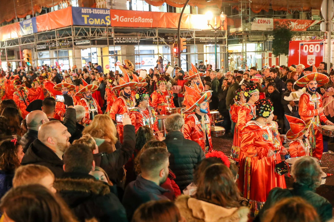 Fotos: Diversión por las calles de Gijón en el desfile del Antroxu