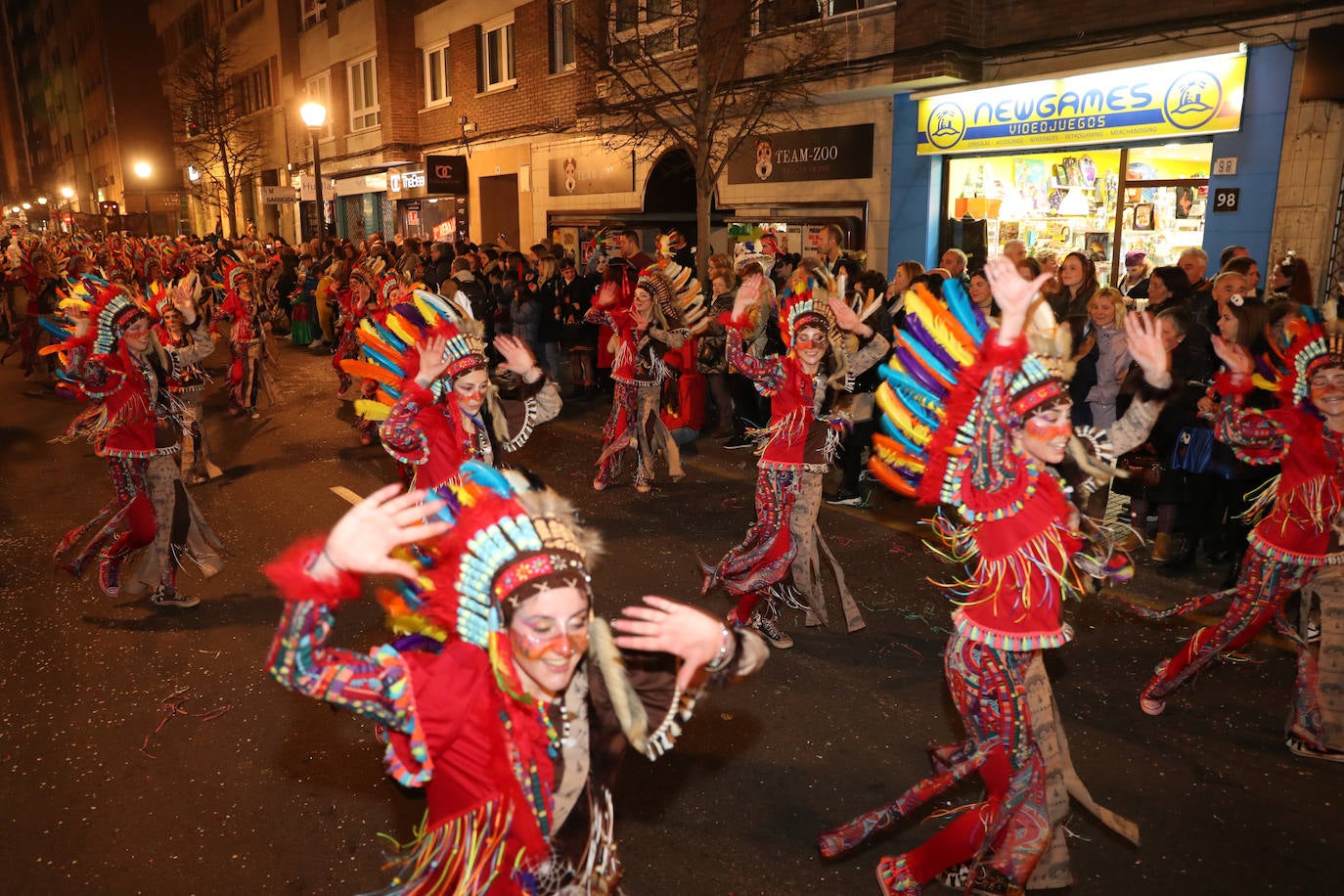 Fotos: Diversión por las calles de Gijón en el desfile del Antroxu