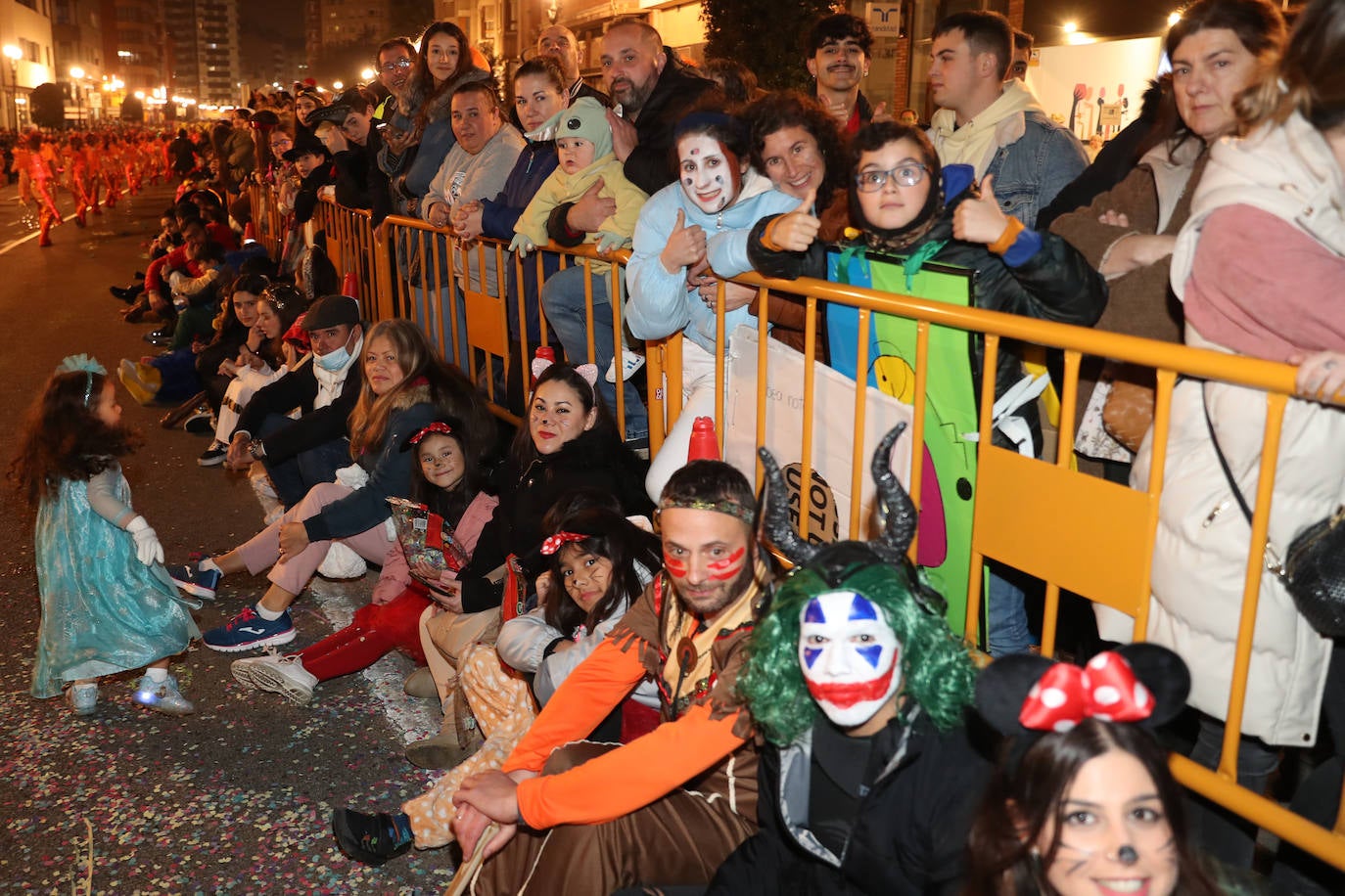 Fotos: Diversión por las calles de Gijón en el desfile del Antroxu