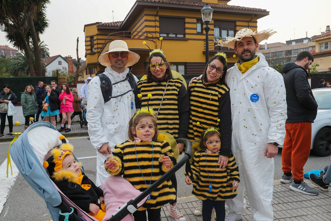 Fotos: Diversión por las calles de Gijón en el desfile del Antroxu