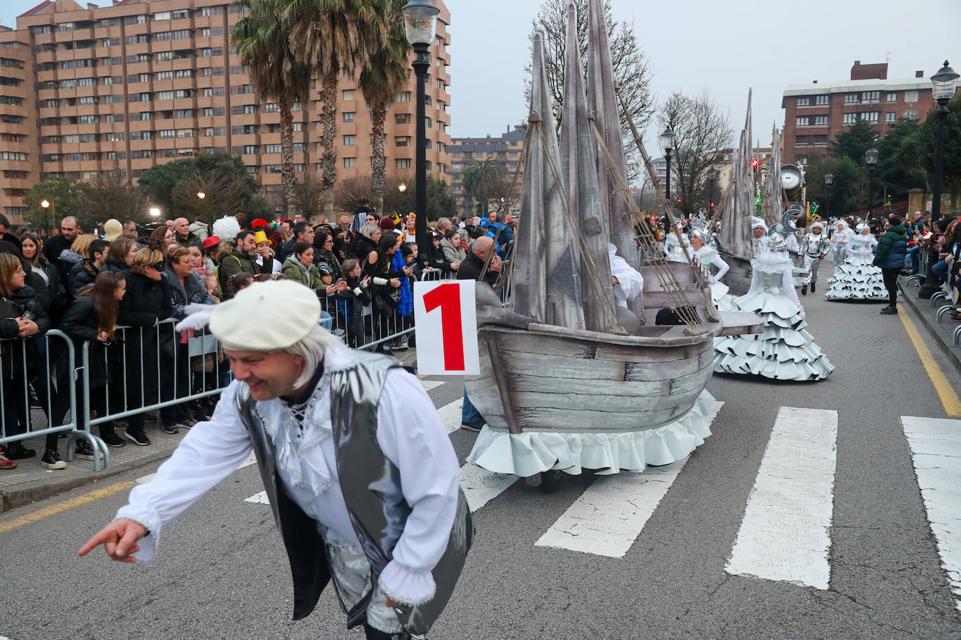 Fotos: Diversión por las calles de Gijón en el desfile del Antroxu