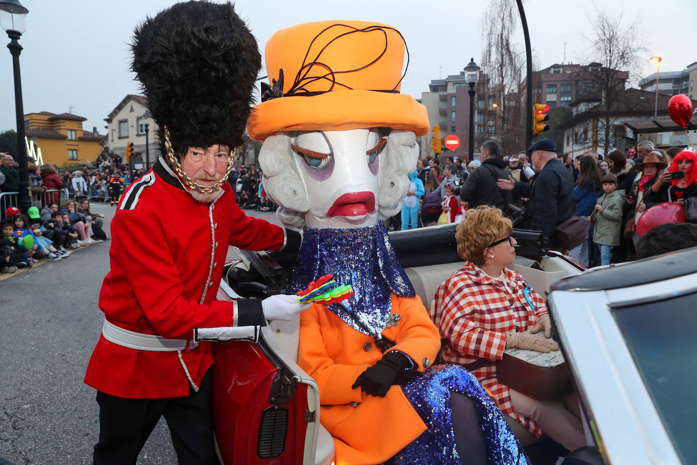 Fotos: Diversión por las calles de Gijón en el desfile del Antroxu