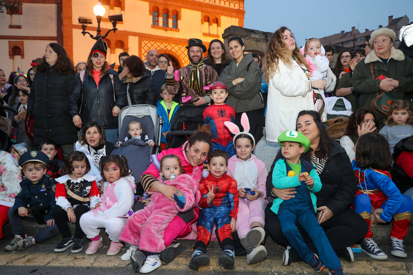 Fotos: Diversión por las calles de Gijón en el desfile del Antroxu