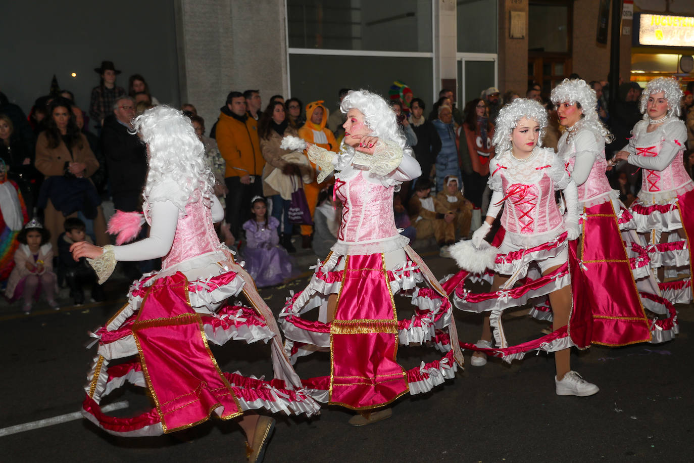 Fotos: Diversión por las calles de Gijón en el desfile del Antroxu