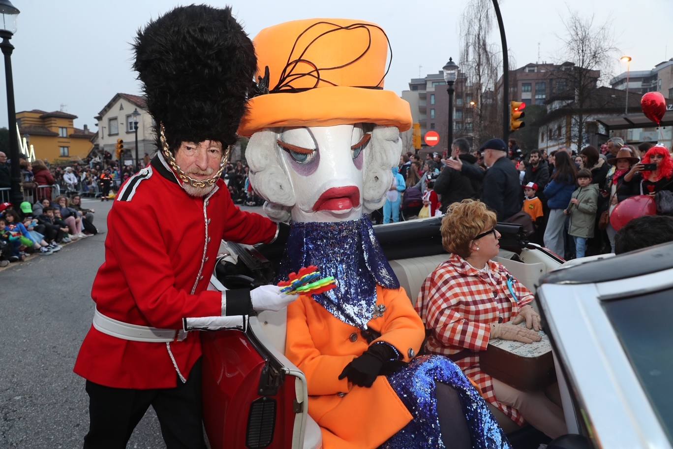 Fotos: Diversión por las calles de Gijón en el desfile del Antroxu