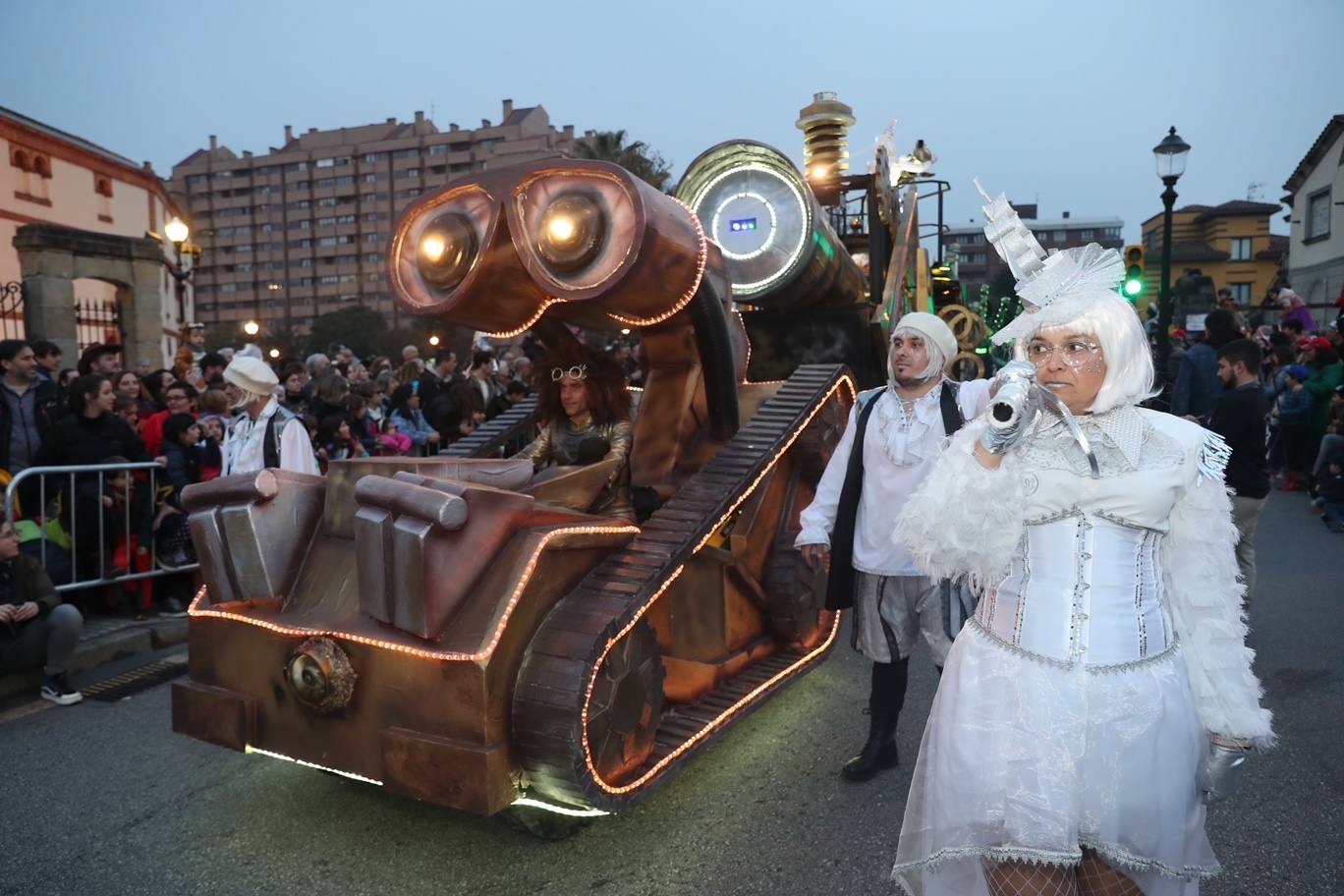 Fotos: Diversión por las calles de Gijón en el desfile del Antroxu