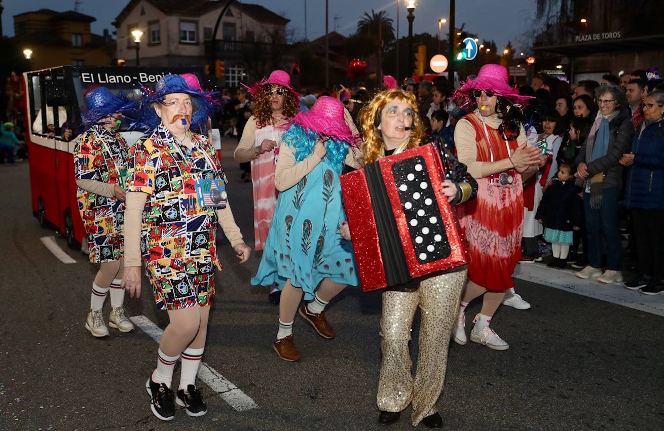 Fotos: Diversión por las calles de Gijón en el desfile del Antroxu