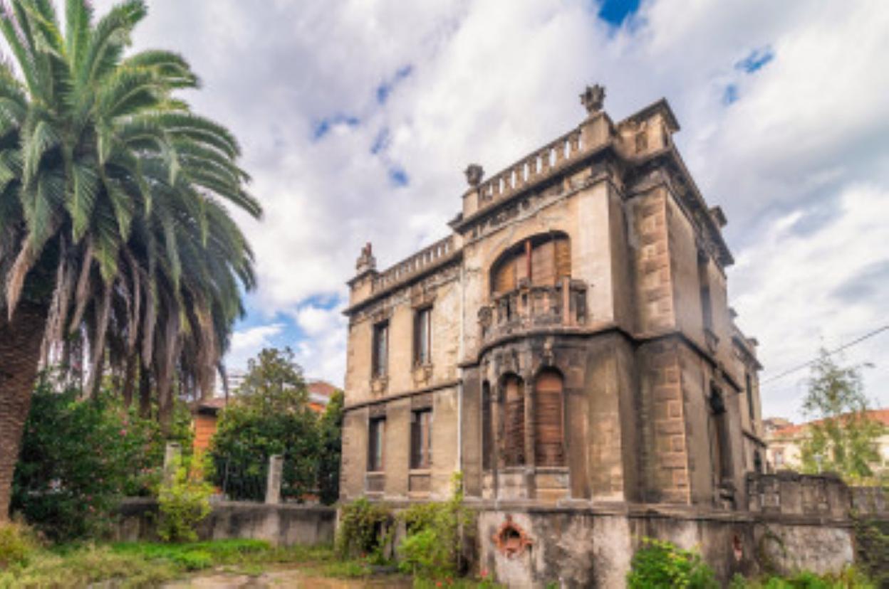 Casas a la venta en Gijón: Sale a la venta por dos millones el viejo  palacete de Manuel del Busto en la plaza de Europa | El Comercio: Diario de  Asturias